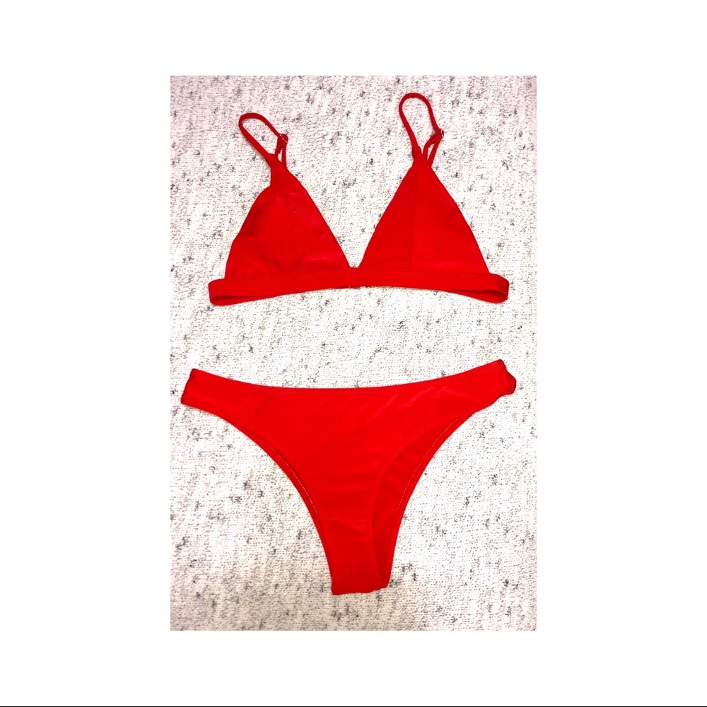 ＲＥＤ ＢＩＫＩＮＩ